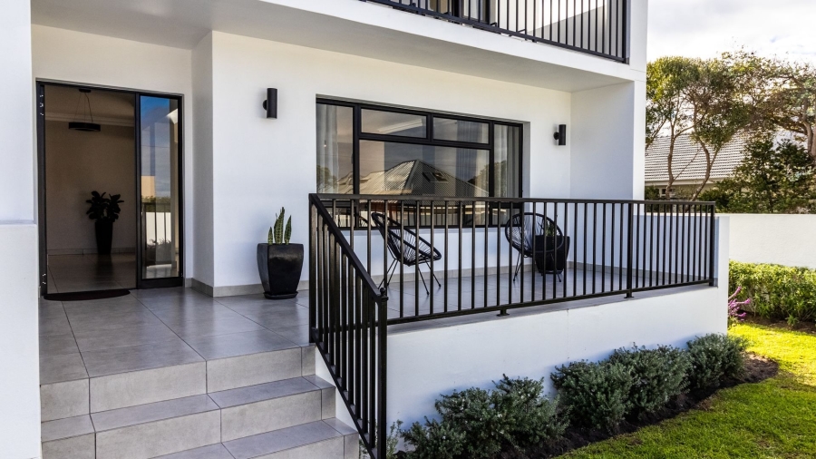 9 Bedroom Property for Sale in Westcliff Western Cape
